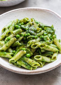 bowl of pea and courgette pasta
